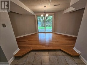 2173 Charnwood Dr in Burlington, ON - Building Photo - Building Photo