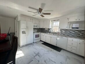 4 Lorraine Ave in Pelham, NH - Building Photo - Building Photo