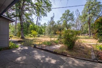 18623 Oasis Rd in Redding, CA - Building Photo - Building Photo