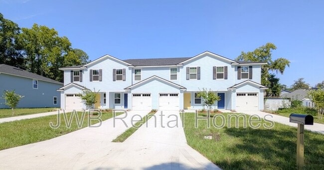 property at 1120 Comanche St