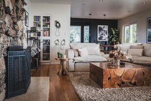 2050 Cyprean Dr in Los Angeles, CA - Building Photo