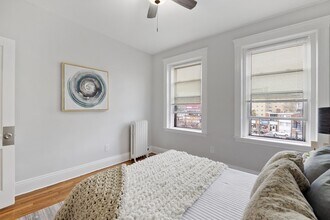 1564 Commonwealth Ave, Unit 1 in Boston, MA - Foto de edificio - Building Photo