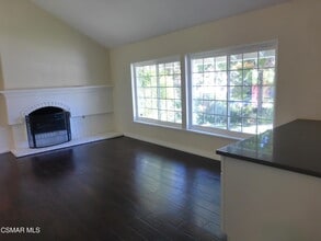 1930 Laurel Wood Ct in Thousand Oaks, CA - Foto de edificio - Building Photo