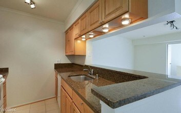 3313 Wyndham Cir-Unit -Apt 2209 in Alexandria, VA - Building Photo - Building Photo
