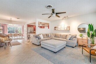 1512 E Hawthorne Cir in Hollywood, FL - Building Photo - Building Photo