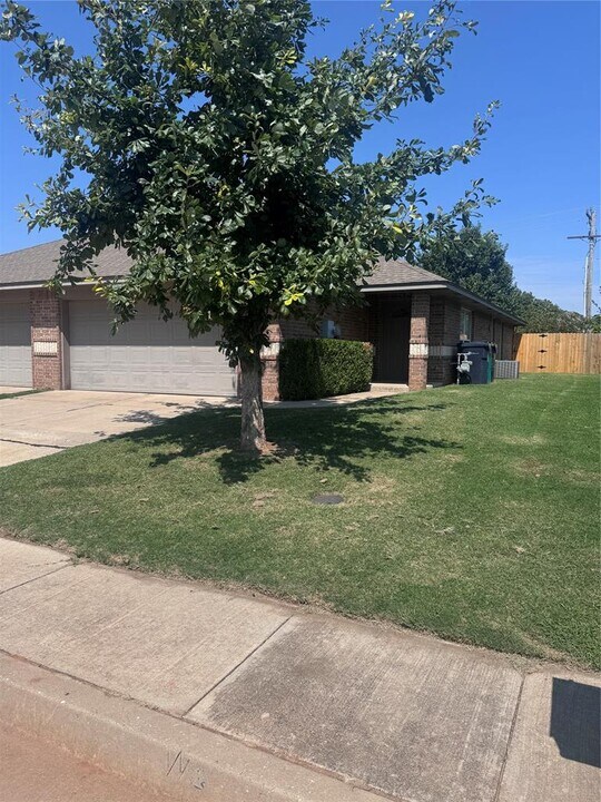 9609 SW 16th St in Oklahoma City, OK - Building Photo