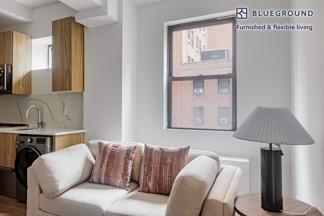 138 E 38th St in New York, NY - Building Photo - Building Photo