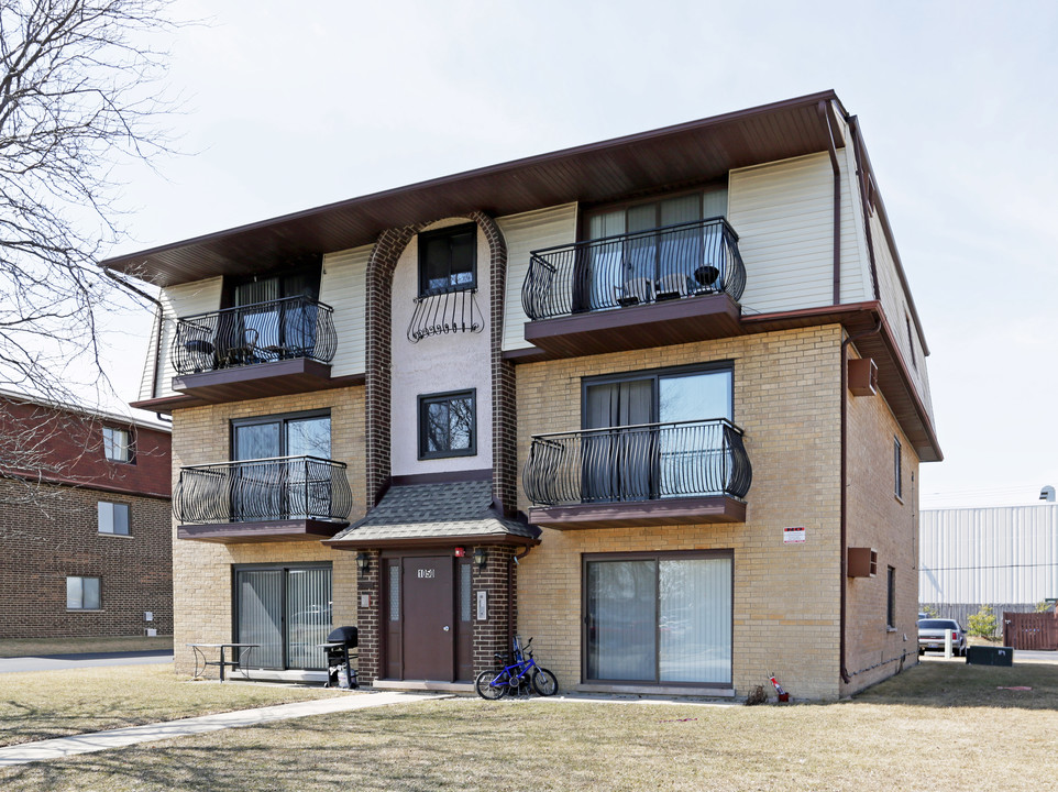 1050 Judson St in Bensenville, IL - Foto de edificio