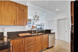 7900 Harbor Island Dr in Miami Beach, FL - Building Photo - Building Photo