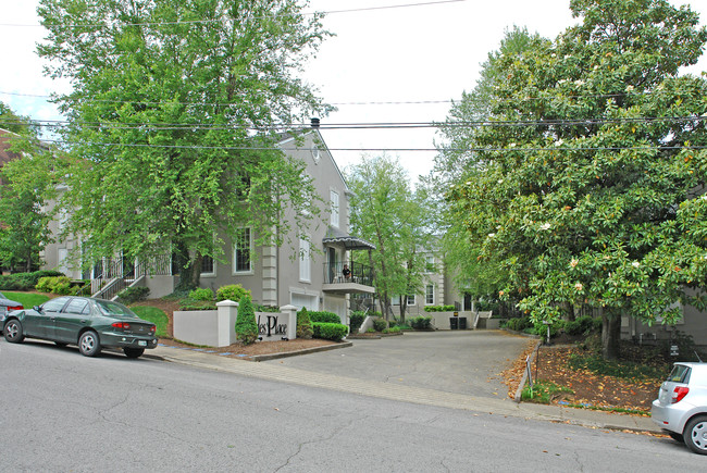 St. Charles Place in Nashville, TN - Building Photo - Building Photo