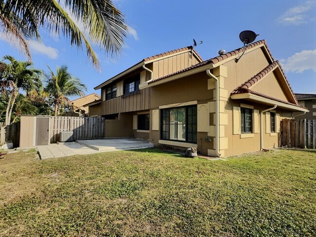 2652 Riverside Dr in Coral Springs, FL - Foto de edificio - Building Photo