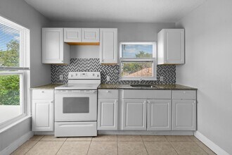 3721 Henry Ave in West Palm Beach, FL - Building Photo - Building Photo