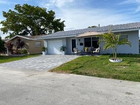 7303 NW 57th Dr in Tamarac, FL - Building Photo