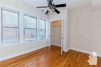 1221 W Waveland Ave, Unit 1212 in Chicago, IL - Building Photo - Building Photo