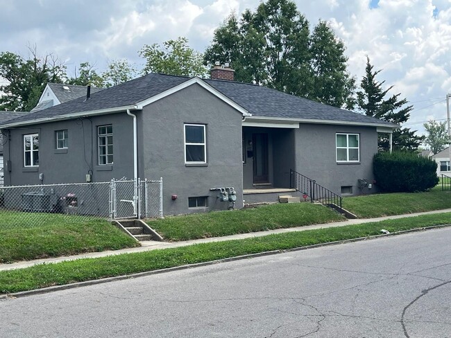 652 Woodbury Ave in Columbus, OH - Building Photo - Building Photo
