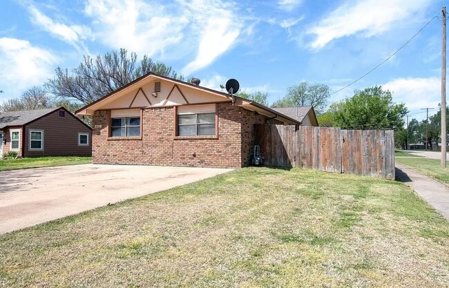 property at 805 S Bonn St