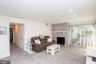 33 Dogwood Ln in Horsham, PA - Building Photo - Building Photo