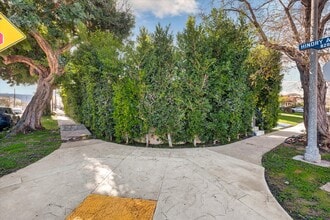 5400 82nd W St in Los Angeles, CA - Foto de edificio - Building Photo