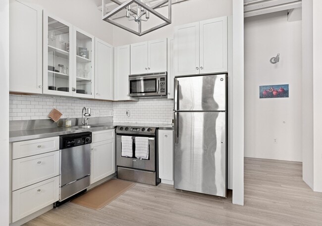 320 W 2nd St in Boston, MA - Foto de edificio - Building Photo