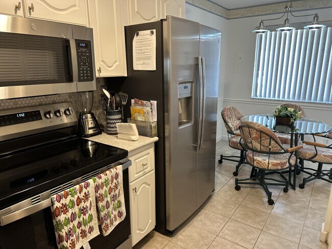 3138 Via Poinciana in Greenacres, FL - Building Photo - Building Photo