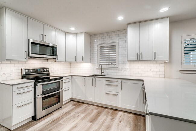 1110 Sherwood Ln-Unit -104 in Nichols Hills, OK - Building Photo - Building Photo