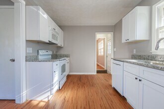 433 Midland Dr in Council Bluffs, IA - Building Photo - Building Photo