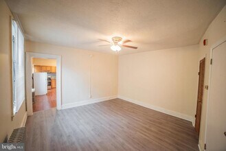 527 Fairmount Ave in Philadelphia, PA - Building Photo - Building Photo