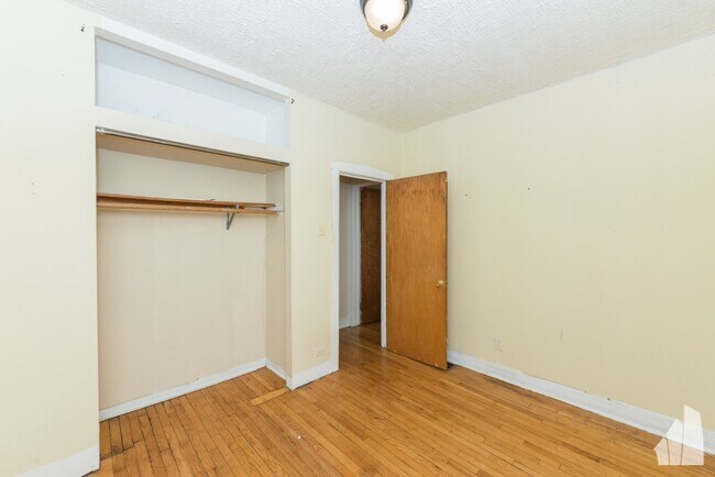 841 W Cornelia Ave in Chicago, IL - Foto de edificio - Building Photo