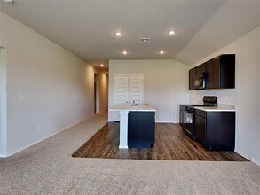 11728 Krew Wy in Yukon, OK - Building Photo - Building Photo