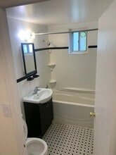 1490 Dufferin St in Toronto, ON - Building Photo - Building Photo