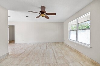 834 Boulevard De L'Orleans in Mary Esther, FL - Building Photo - Building Photo