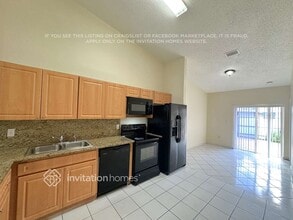 7421 W 29th Way in Hialeah, FL - Building Photo - Building Photo