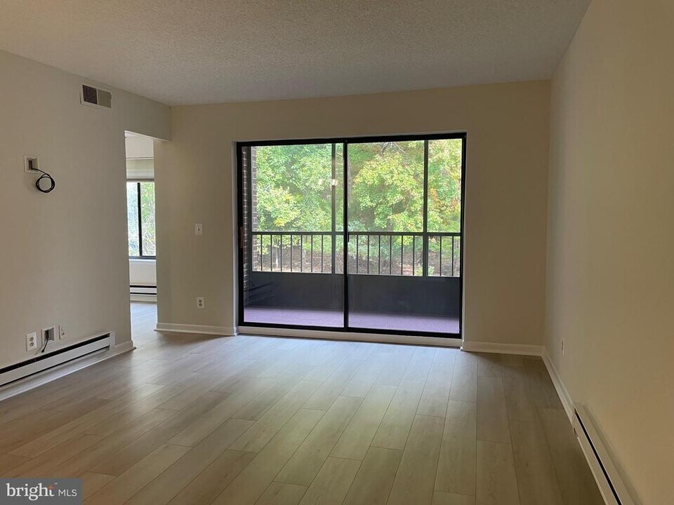 15311 Beaverbrook Ct in Silver Spring, MD - Building Photo