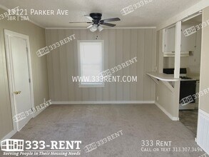 13121 Parker Ave in Grandview, MO - Building Photo - Building Photo