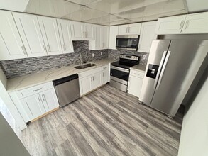 3930 S University Center Dr in Las Vegas, NV - Building Photo - Building Photo