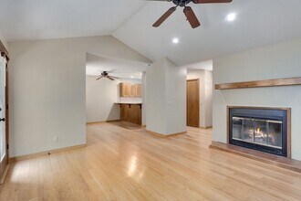 933 N Oak Dr in Fayetteville, AR - Building Photo - Building Photo