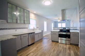 306 Utah St in San Antonio, TX - Building Photo - Building Photo