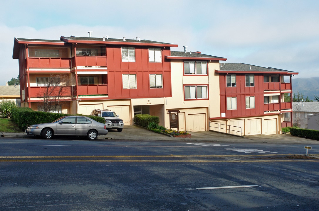 620 Serramonte Blvd in Daly City, CA - Foto de edificio