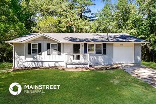 8125 Attleboro Dr in Jonesboro, GA - Building Photo