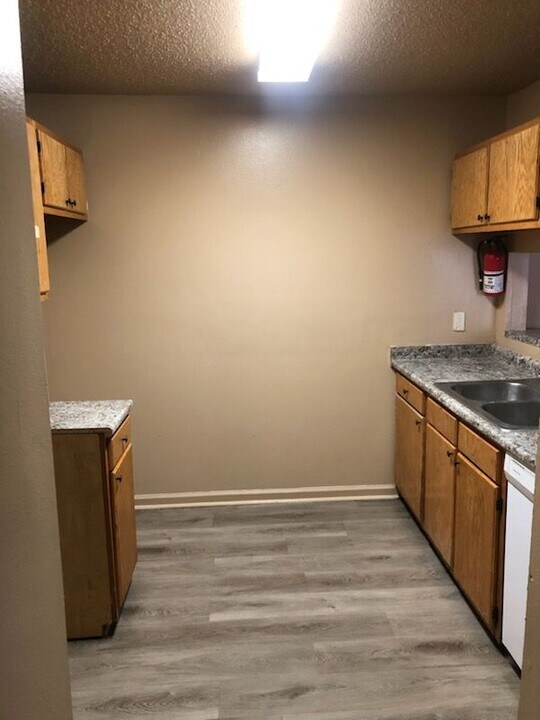1421 Cottondale Dr in Baton Rouge, LA - Building Photo