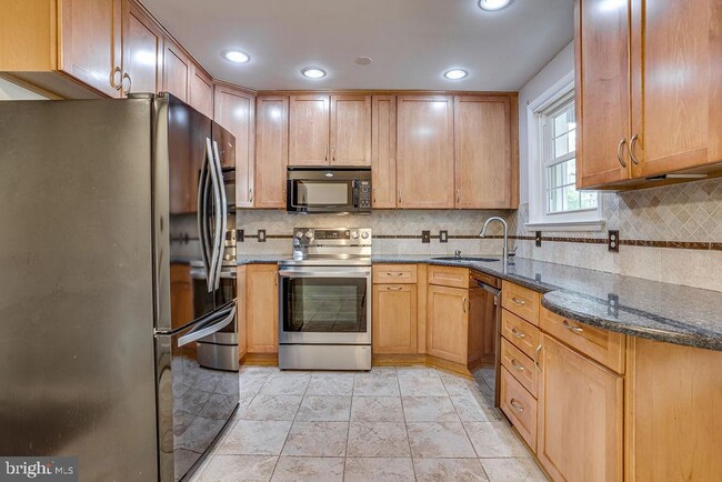 2731 S Walter Reed Dr in Arlington, VA - Building Photo - Building Photo