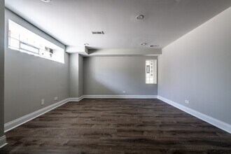 2249 W Taylor St, Unit G in Chicago, IL - Building Photo - Building Photo
