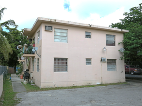 1864 NW 24th St in Miami, FL - Building Photo - Building Photo