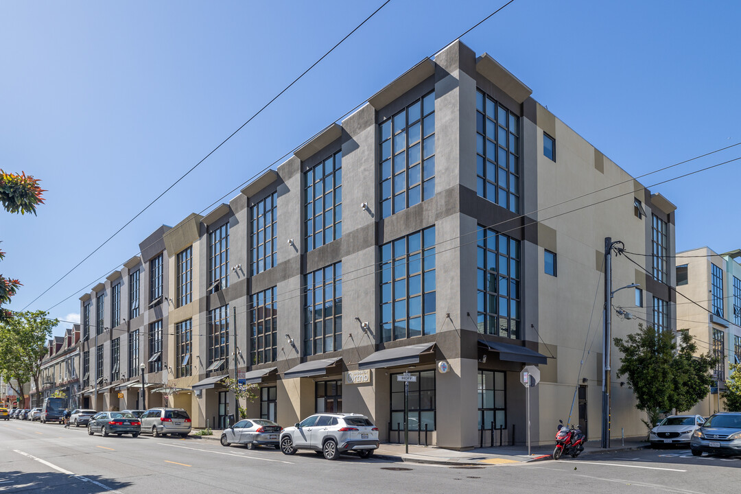3338 17th St in San Francisco, CA - Foto de edificio