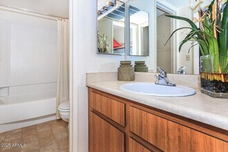 3040 E Shea Blvd in Phoenix, AZ - Building Photo - Building Photo