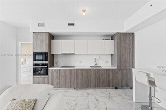 2900 NE 7th Ave in Miami, FL - Building Photo - Building Photo