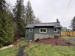 1070 E McReavy Rd in Union, WA - Building Photo - Building Photo