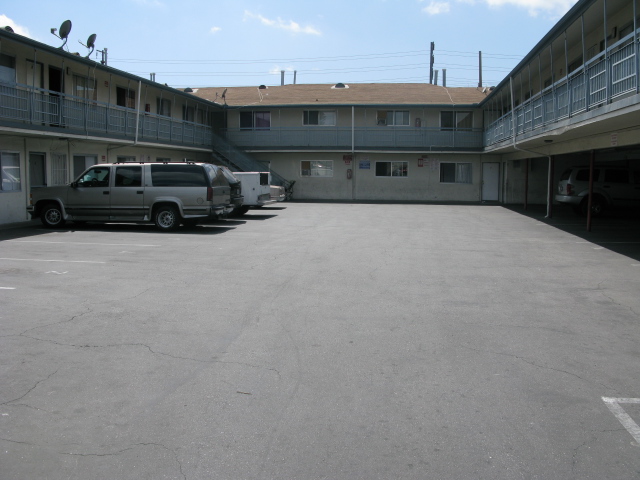 Maywood Apartment in Maywood, CA - Foto de edificio