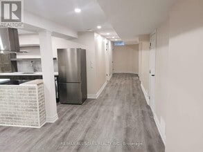 48 Fencerow Dr in Whitby, ON - Building Photo - Building Photo