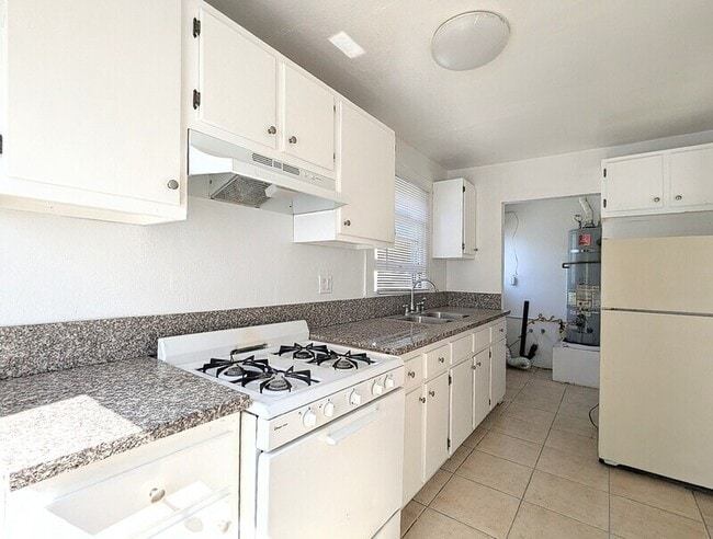 419 N Virginia Ct in Long Beach, CA - Building Photo - Building Photo